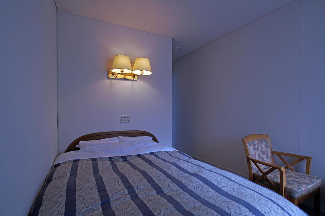 เพนชั่น อองเทรอ-เดอ-แมร์ Bed & Breakfast Hachimantai  ภายนอก รูปภาพ