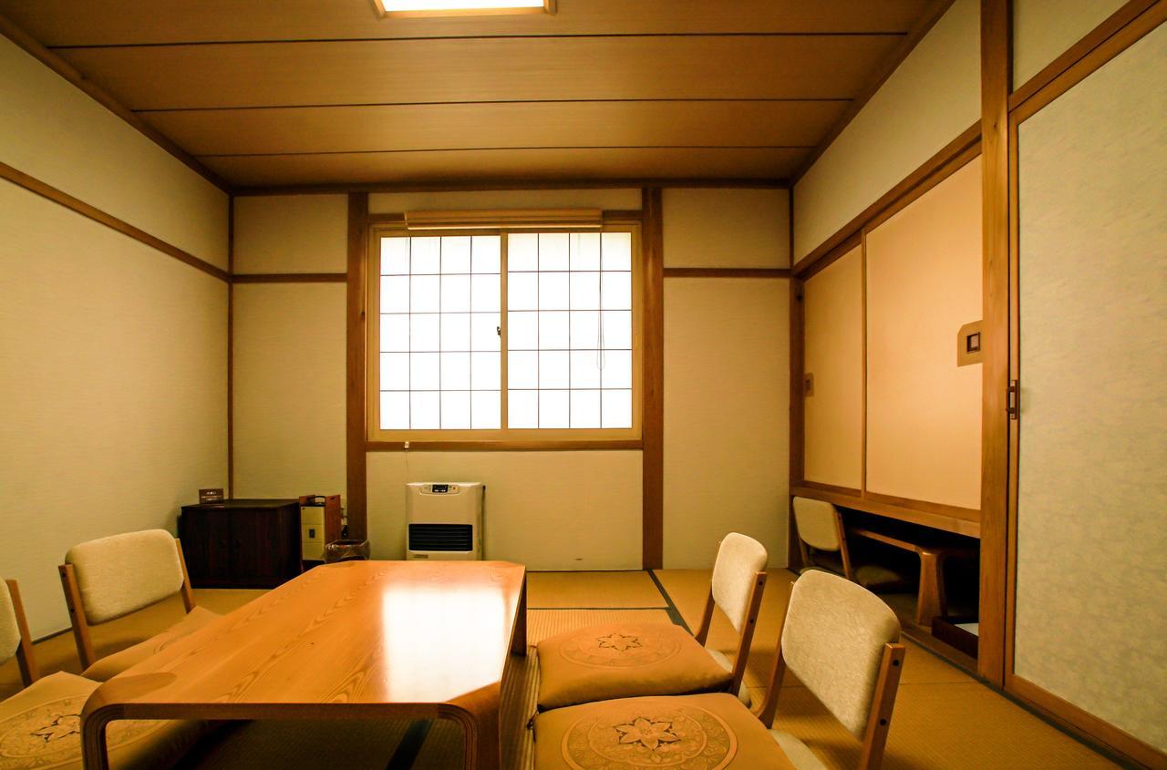 เพนชั่น อองเทรอ-เดอ-แมร์ Bed & Breakfast Hachimantai  ภายนอก รูปภาพ