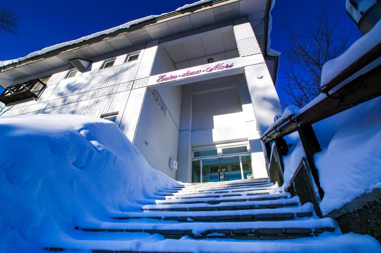 เพนชั่น อองเทรอ-เดอ-แมร์ Bed & Breakfast Hachimantai  ภายนอก รูปภาพ