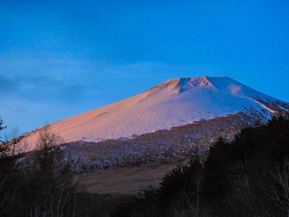 เพนชั่น อองเทรอ-เดอ-แมร์ Bed & Breakfast Hachimantai  ภายนอก รูปภาพ