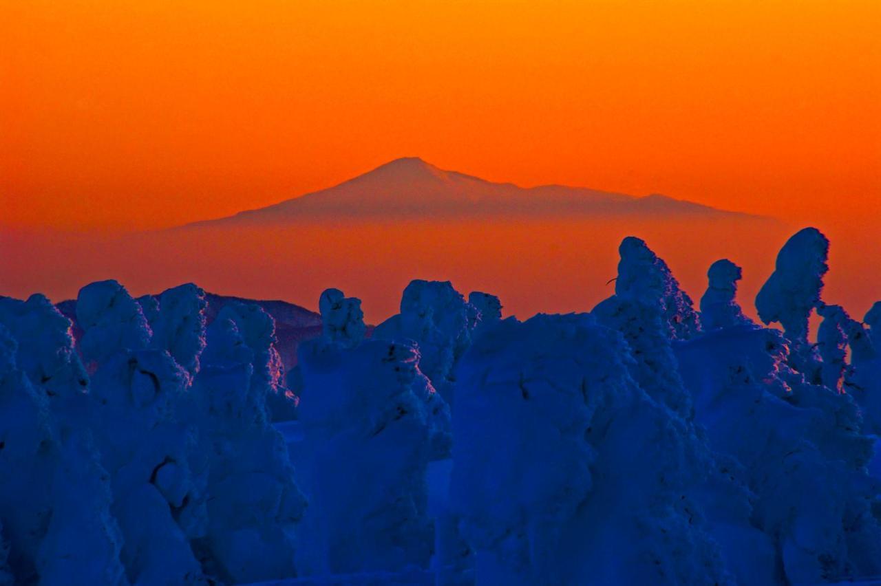 เพนชั่น อองเทรอ-เดอ-แมร์ Bed & Breakfast Hachimantai  ภายนอก รูปภาพ