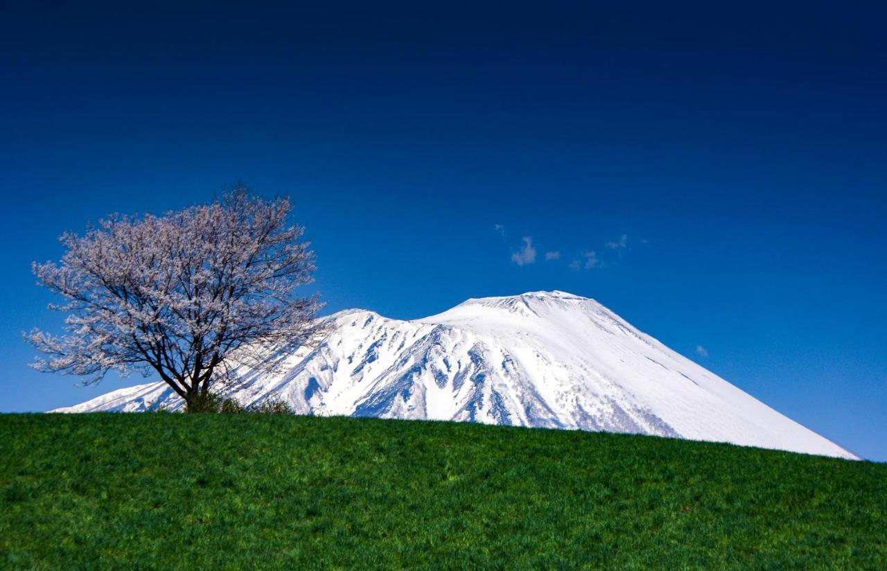เพนชั่น อองเทรอ-เดอ-แมร์ Bed & Breakfast Hachimantai  ภายนอก รูปภาพ